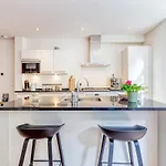 Top Location 2 Bedroom Groundfloor Home With Garden
