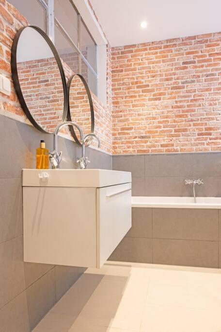 Location 2 Bedroom Groundfloor With Garden * Den Haag